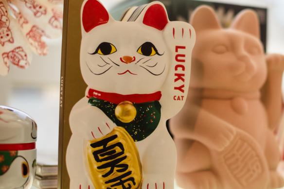 manekineko item in store